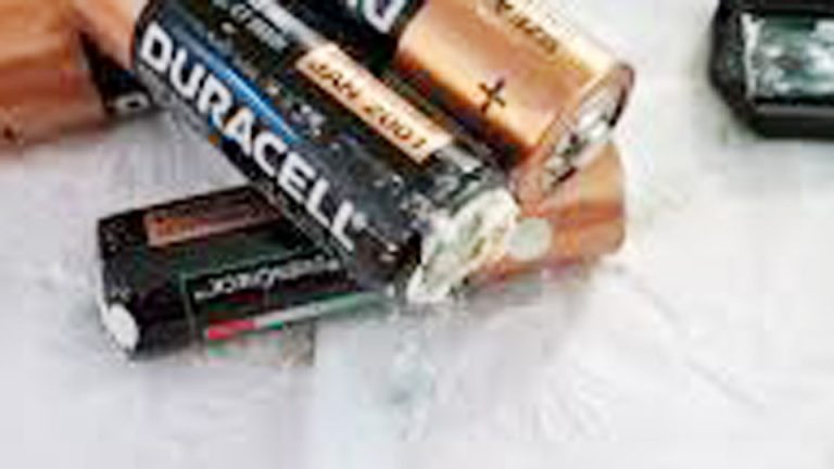 How to Clean Leaking Alkaline Battery