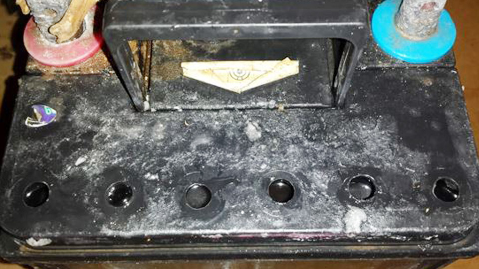 How to Clean the Inside of a Lead Acid Battery Safely 1 How to Clean the Inside of a Lead Acid Battery