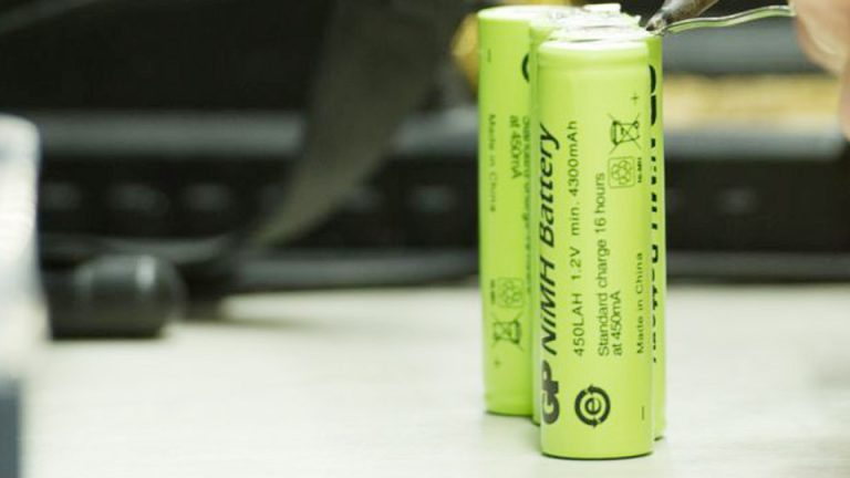 What are the advantages and disadvantages of NiMH batteries