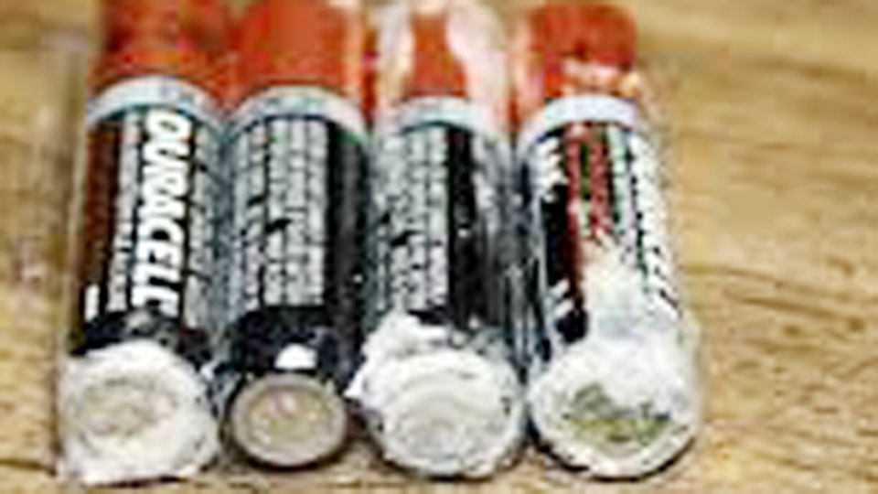 How to Check Alkaline Battery Life | Simple Voltage Test 1 How to Check Alkaline Battery Life