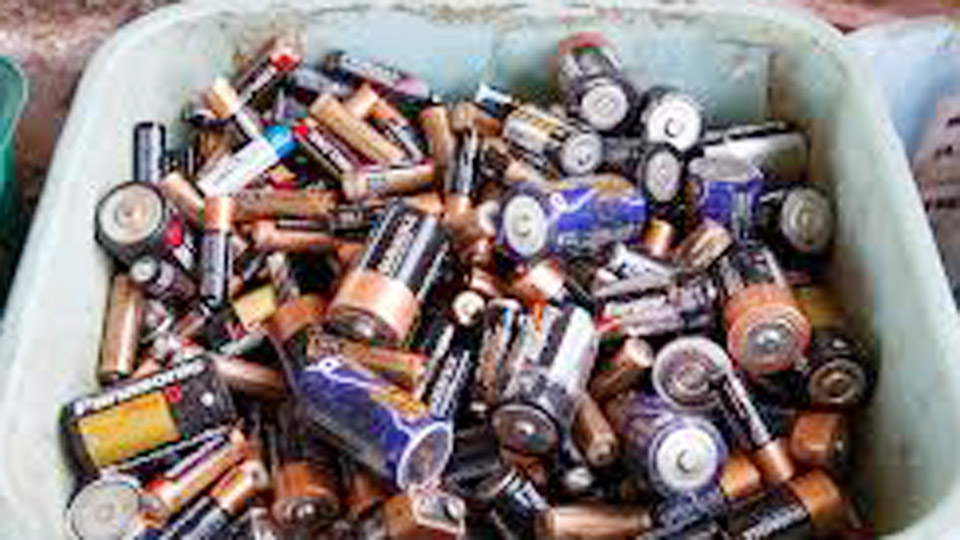 How to Dispose Alkaline Batteries Properly