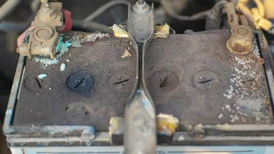 How to Dispose of a Used Car Battery Safely & Legally 1 How to Dispose of a Used Car Battery
