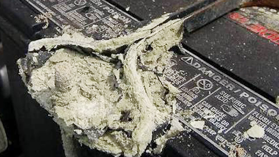 How to Remove Battery Acid Corrosion from Metal 1 How to Remove Battery Acid Corrosion from Metal