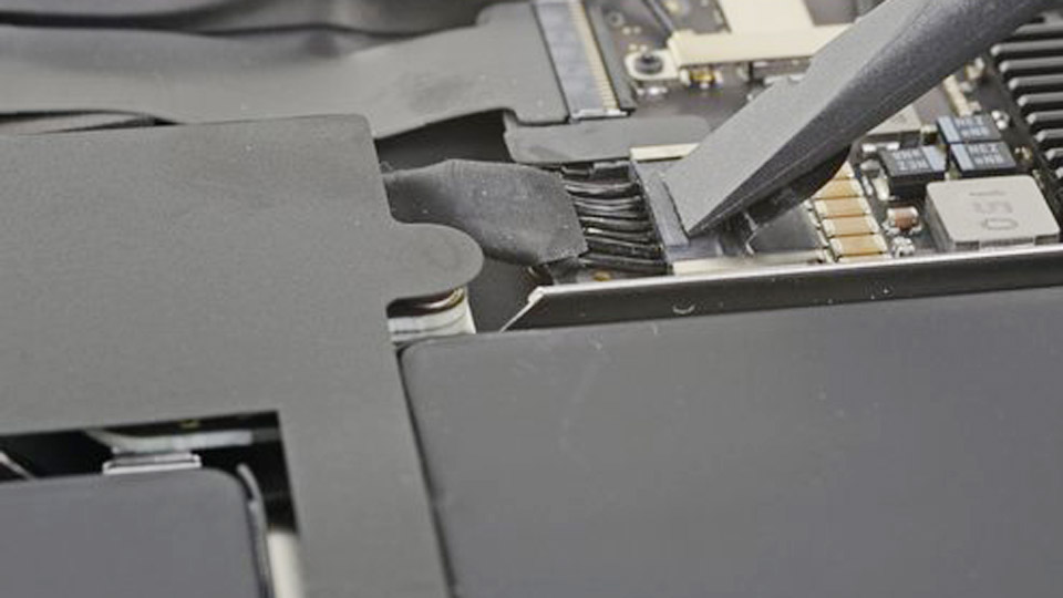 How to Disconnect a MacBook Air Battery Safely 1 How to Disconnect a MacBook Air Battery