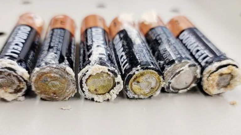 How to Remove Alkaline Battery Leakage